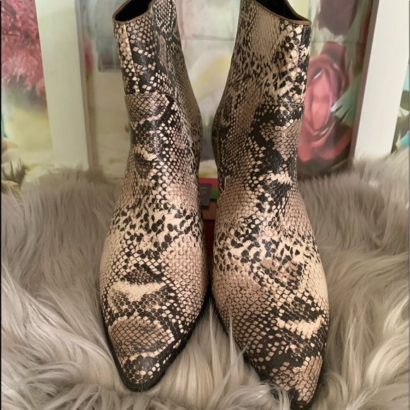 Quips Abstract Snake Print Booties - Picture 4 of 6
